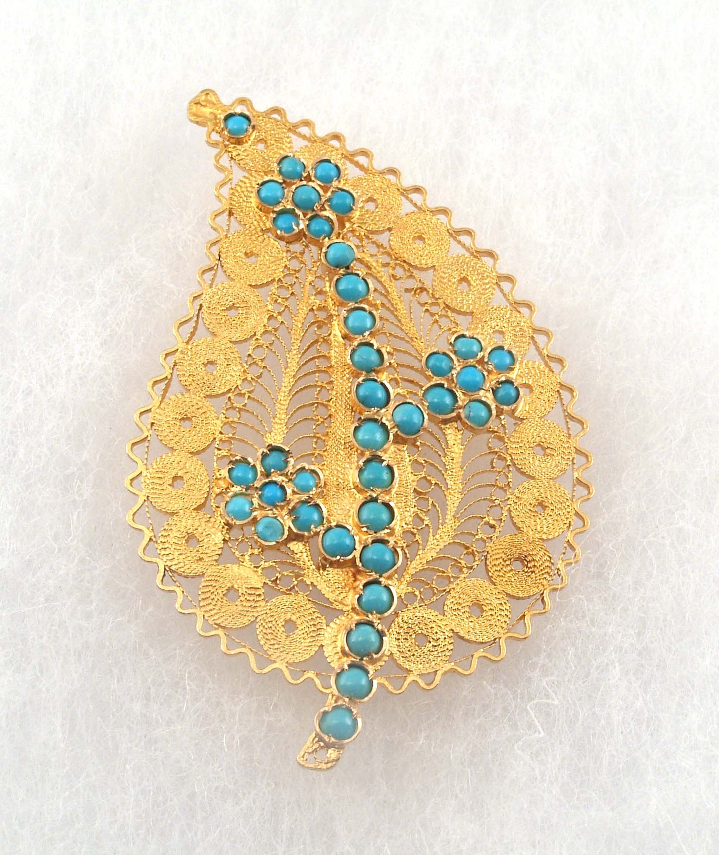 HE-Brooch solid high karat gold filigree and turquoise