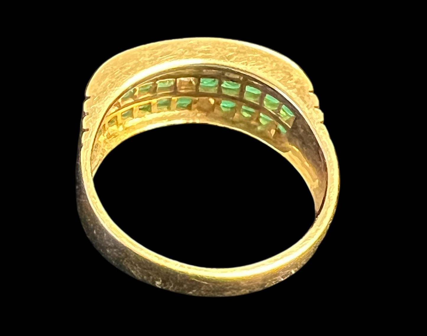 NS 001 18KY gold emerald and diamond invisible setting ring