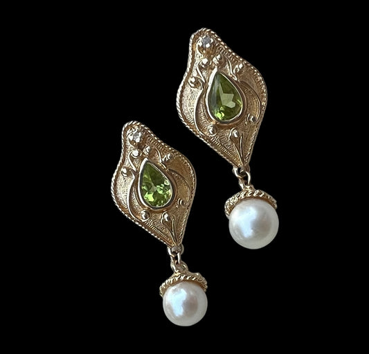 Modern 14KY gold peridot, diamond and cultured pearl drop earring