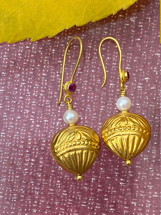 18KY gold earrings with natural round ruby accents and pearls