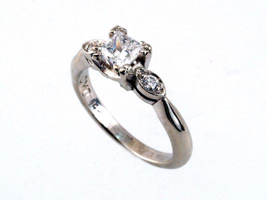 HE-Vintage White Gold Petite Diamond Ring