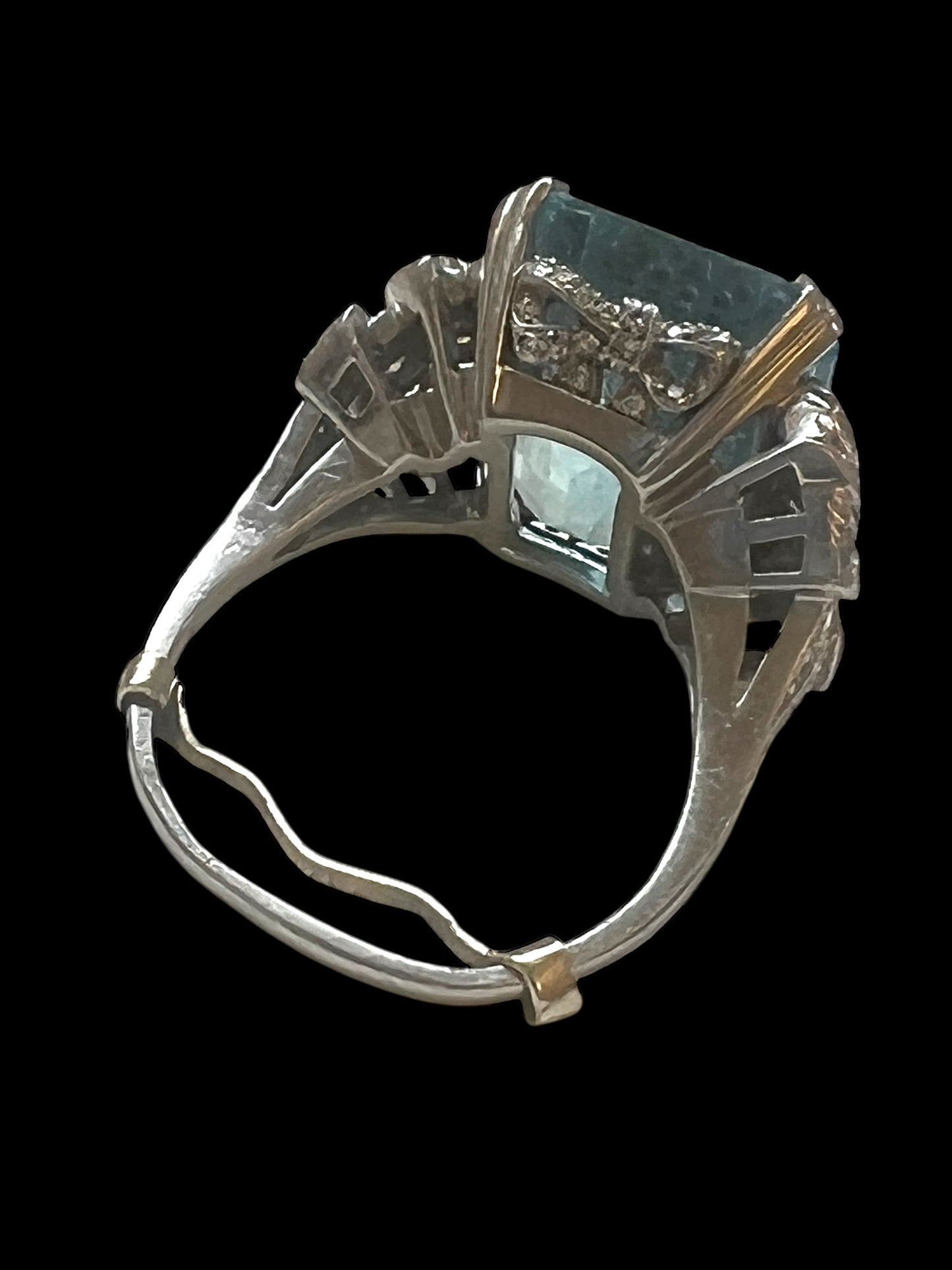 HE Aquamarine Diamond Platinum ring