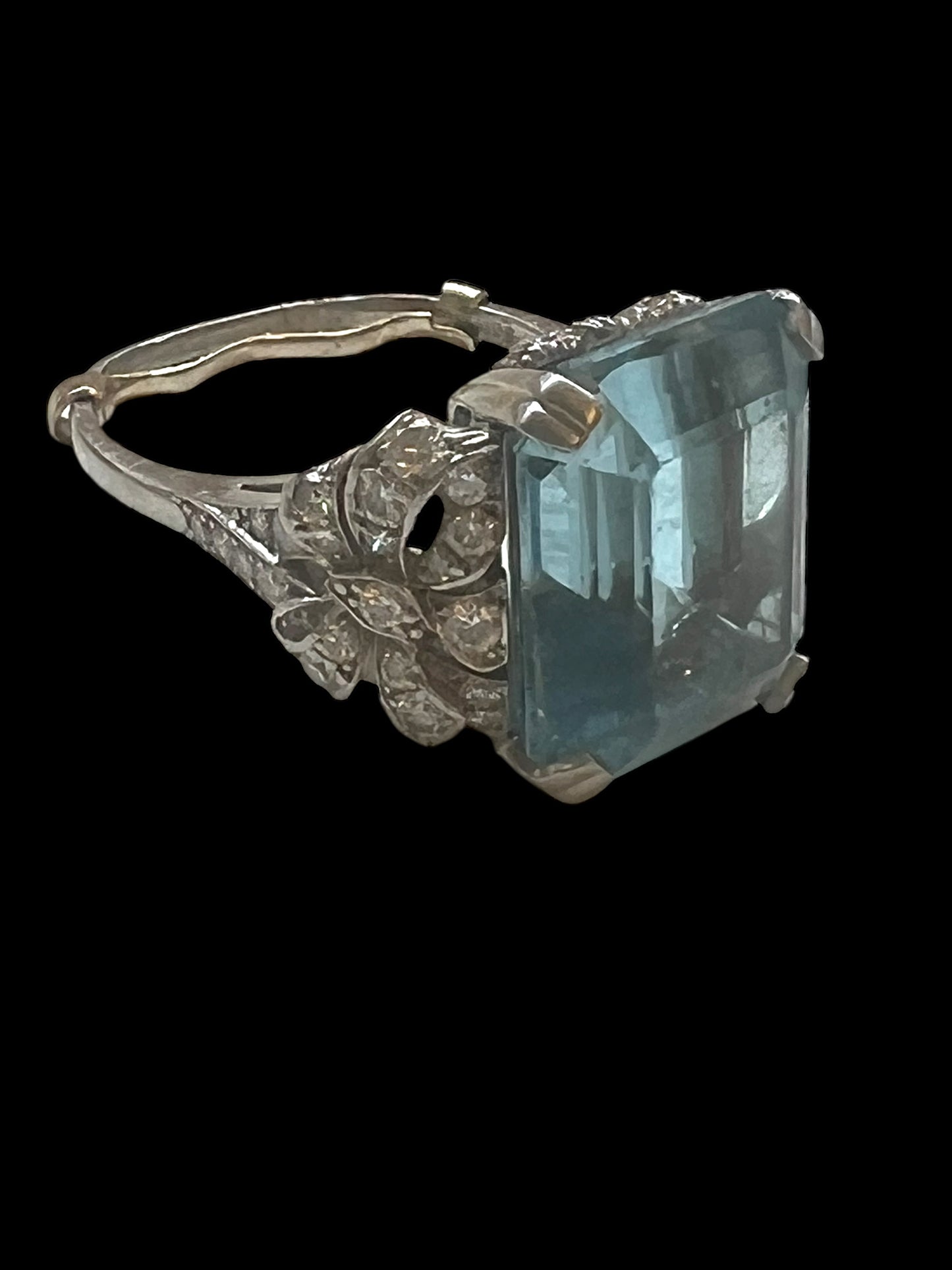 HE Aquamarine Diamond Platinum ring